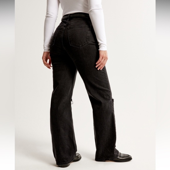 Abercrombie Curve Love 90s Straight Ultra High Rise Black Jean - 26/2 - Picture 3 of 9